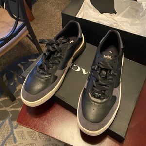 Mens 8 coach leather gym shoe nwt